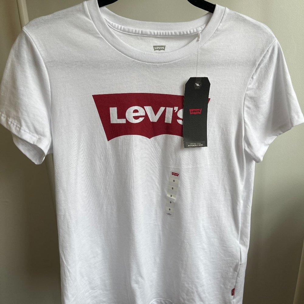 NWT Levi's White T Shirt